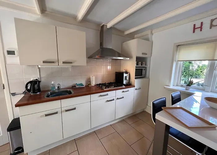 Free Standing Vacation House Garden, Private Jacuzzi, Veluwe Woods Apartment