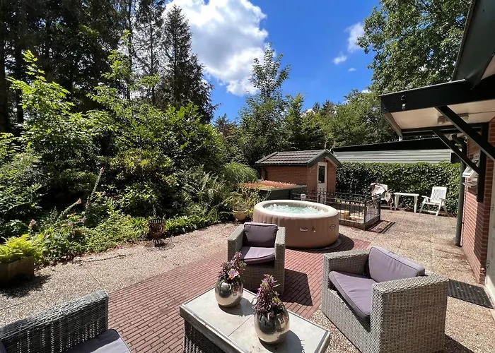 Apartment Free Standing Vacation House Garden, Private Jacuzzi, Veluwe Woods Voorthuizen
