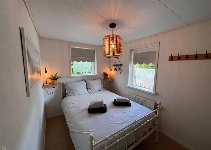 Free Standing Vacation House Garden, Private Jacuzzi, Veluwe Woods Voorthuizen